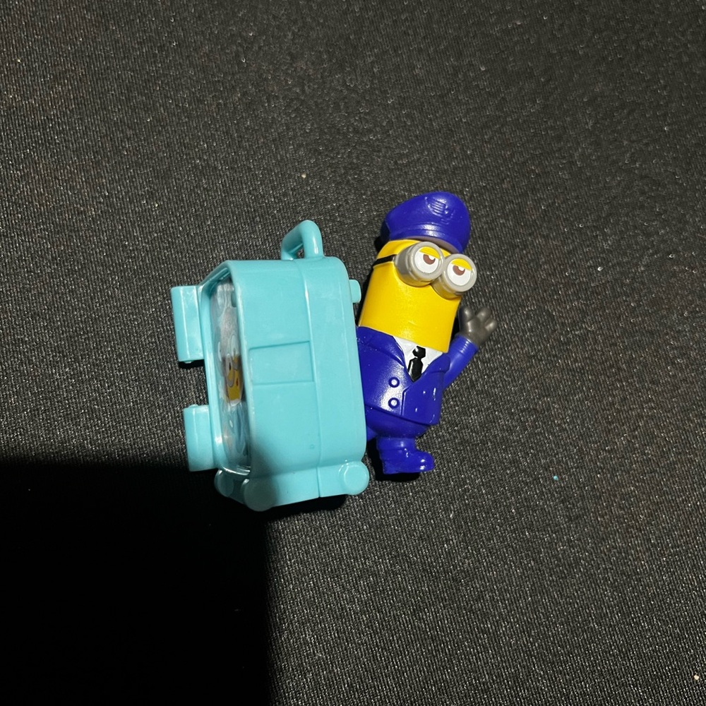 2022 McDonald's Minions The Rise of Gru Kevin's Carry On Toy